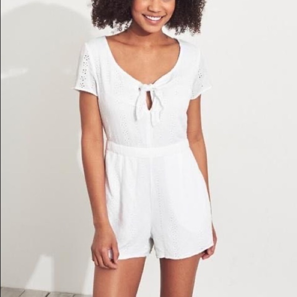 Hollister Eyelet Tie-front Romper - M